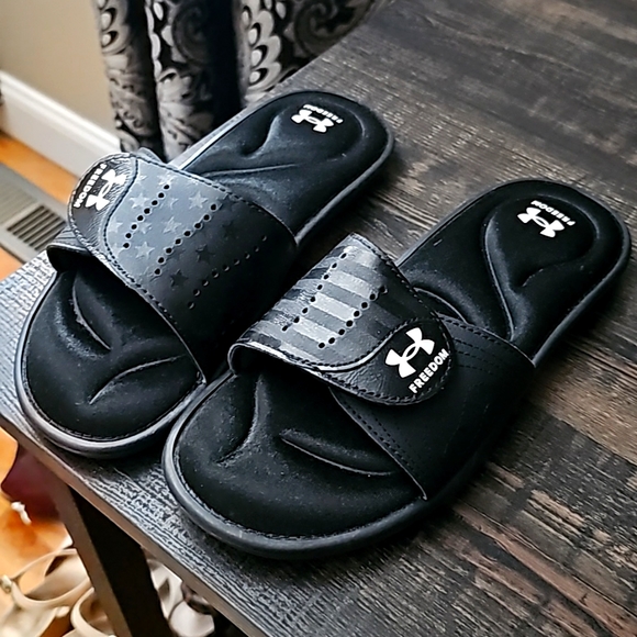 Sandals - Picture 1 of 2